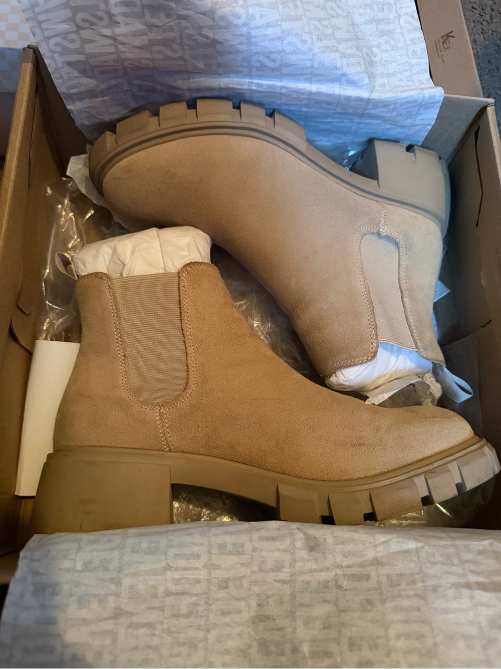 Steve Madden Women’s Chunky Chelsea Boot in Tan Suede